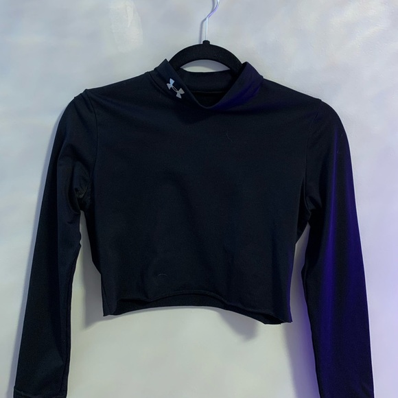 Under Armour Crop - Picture 1 of 2